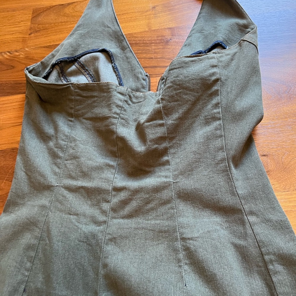 Beautiful denim halter dress in size 8 - Picture 4 of 6